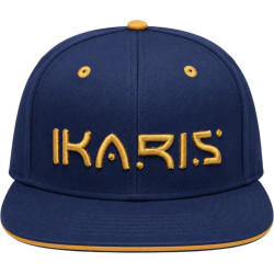 Dunkelblaue Marvel Eternals Snapback Cap mit großem gesticktem IKARIS-Schriftzug auf der Vorderseite.